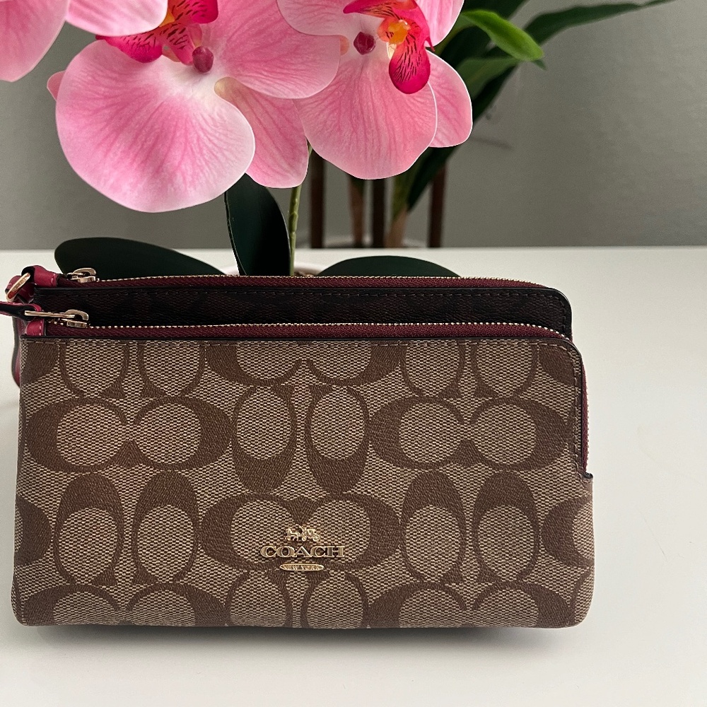Coach double zip wristlet in colorblock